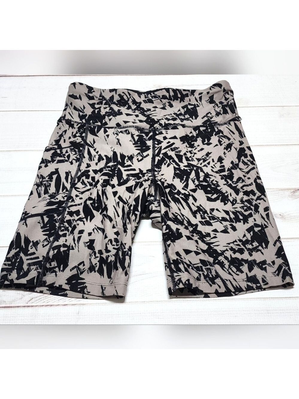 Calvin Klein Performance High Waist 9" Printed Bike Short Small -New Without Tag